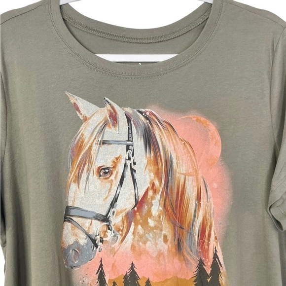 Torrid Classic Fit‎ Crew Neck Tee Horse Graphic Dusty Olive Green NWT - Picture 4 of 10